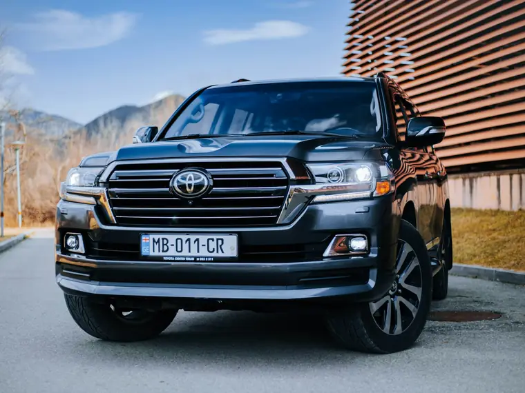 Toyota Land Cruiser V8